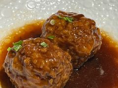 鸭蛋黄狮子头-梅飞酒家(桑园路店)