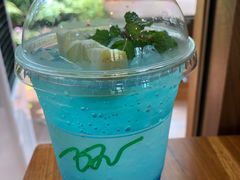 -Chom Cafe and Restaurant
