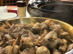 五指毛铜盘焗泉水鸡-围龙屋客家食府(福田店)