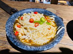 麻辣金针菇-八月美食小馆(银泰城总店)