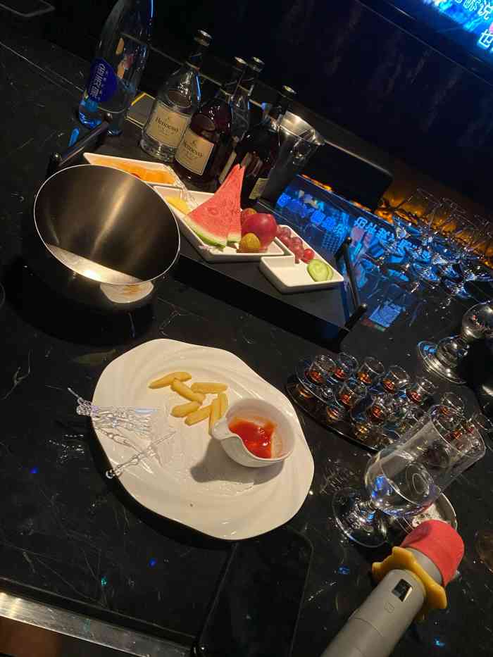 mago music party club-"条件不错,唱完歌西湖游玩也方便的…赞一个.