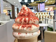 草莓百香果熔岩蛋卷-DQ·蛋糕·冰淇淋(城南嘉园店)
