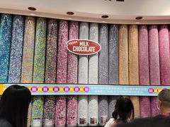 -m豆巧克力世界(上海世茂广场店)