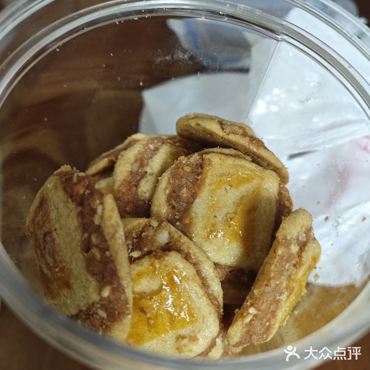 同事去顺德带了点小吃回来分享，真的很好吃