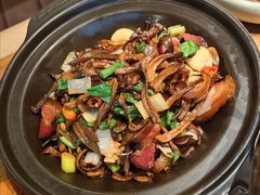 烟熏腊味炒鹿茸菇-云海肴·汽锅鸡·云南代表菜(天山百盛优客店)