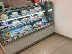 面包甜点陈列柜-绿姿鲜奶烘焙(世南西路店)