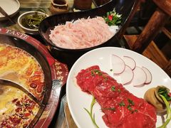 -老房老舍重庆火锅(假日城市店)