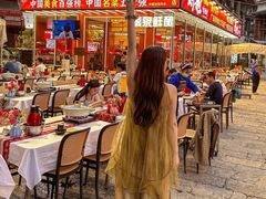 -刘姐啤酒鱼民族演艺餐厅(西街总店)