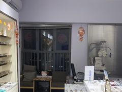 -视野联行眼镜•蔡司•依视路(温江店)