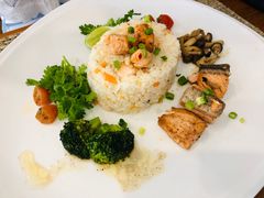 -Chom Cafe and Restaurant