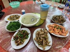豆腐杂鱼汤-滑记海鲜饭店·老字号(海鲜街店)
