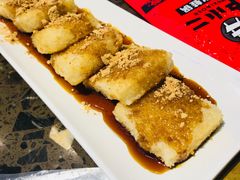 红糖糍粑-沪小二炭火蛙锅(淮海中路美食不夜城店)