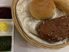 餐前棍包-塞纳河法国餐厅(意式风情街店)
