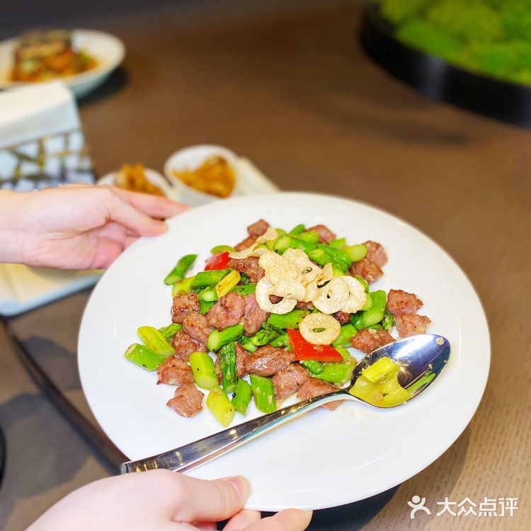 可以俯瞰重庆的高级粤菜火锅餐厅我来啦!