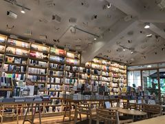 -猫的天空之城概念书店(束河店)