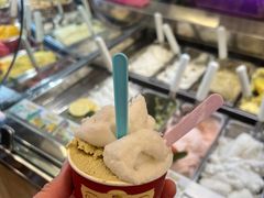 -Gelateria Dondoli