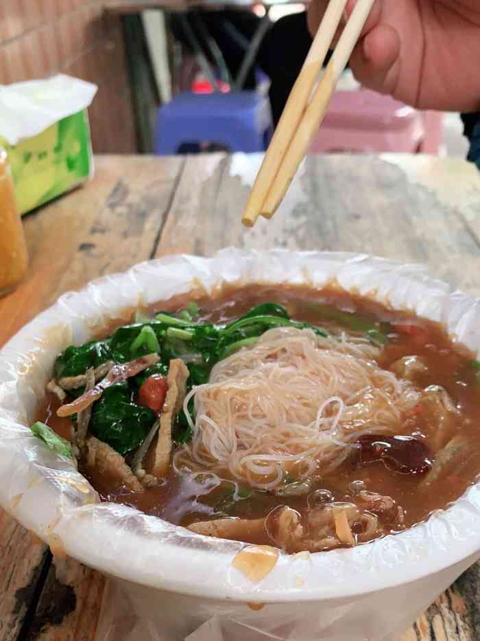 胖姐酸粉-"在万宁这家酸粉点评推荐指数很高,不起眼的.