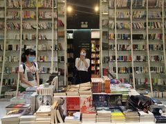 -钟书阁(松江泰晤士小镇店)