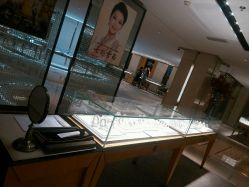 -北京七彩云南翡翠珠宝旗舰店(月坛店)