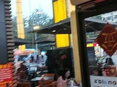 -麦当劳(中二横路店)