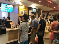 等位区-麦当劳(田林好又多店)