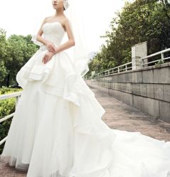 点击看大图 -艾米丽婚纱礼服