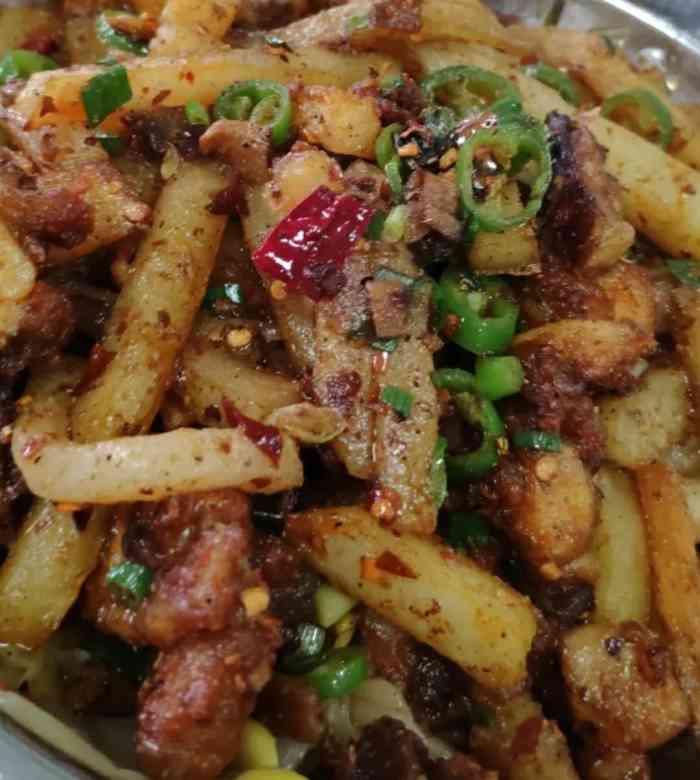 重庆大学学生一食堂-"今天第一次吃学校的扶贫产品绿春红米线,要.