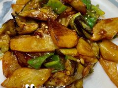 地三鲜-东北哈尔滨酱骨头馆房掌柜铁锅炖