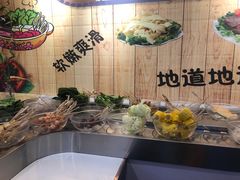 店内布置-百品聚旋转火锅(号外店)