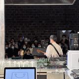 超火的live show民谣现场，居然还能吃川菜