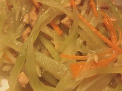 青笋炒肉丝-小镇大厨新概念复合中餐厅(万达广场大连高新店)