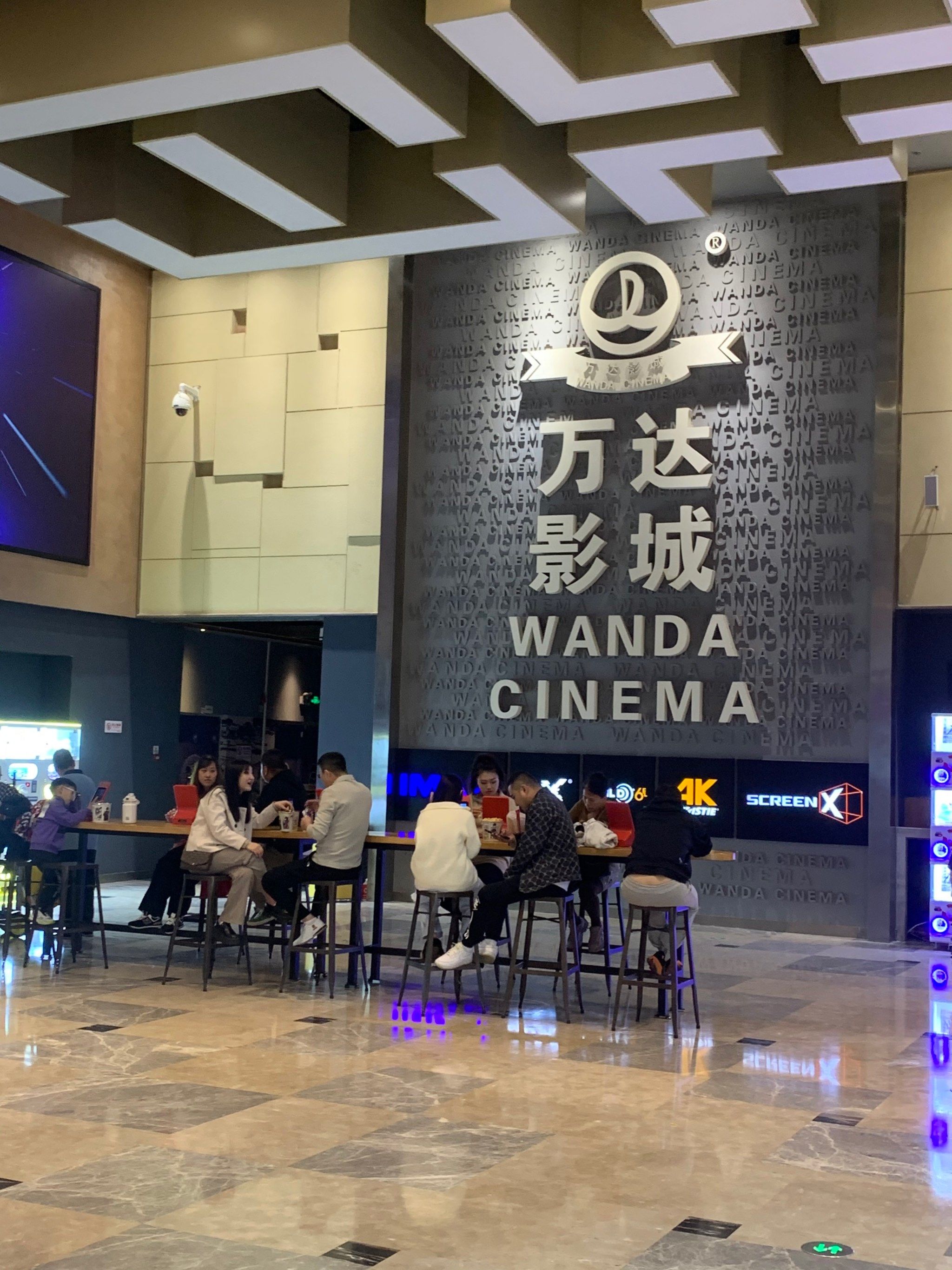 看电影遇到两个垃圾,真恶心!