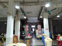 大堂-标记美食新鲜猪杂(兴南大道店)