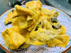 香炸咸蛋黄鱼皮-金龙·打边炉(南京西路店)
