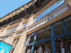 -Retrock Designer Vintage Store