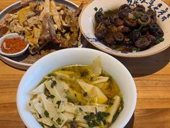 -头上红煨盐鸡·非遗院子餐厅
