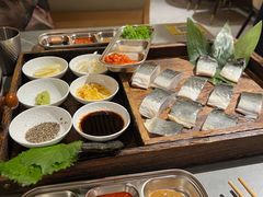 -围炉肉舍•炭烤活鳗•丹东海鲜烤肉(步行街店)