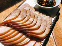 酱肘子配酱汁-娄三少春饼·烤鸭(合生汇购物中心店)