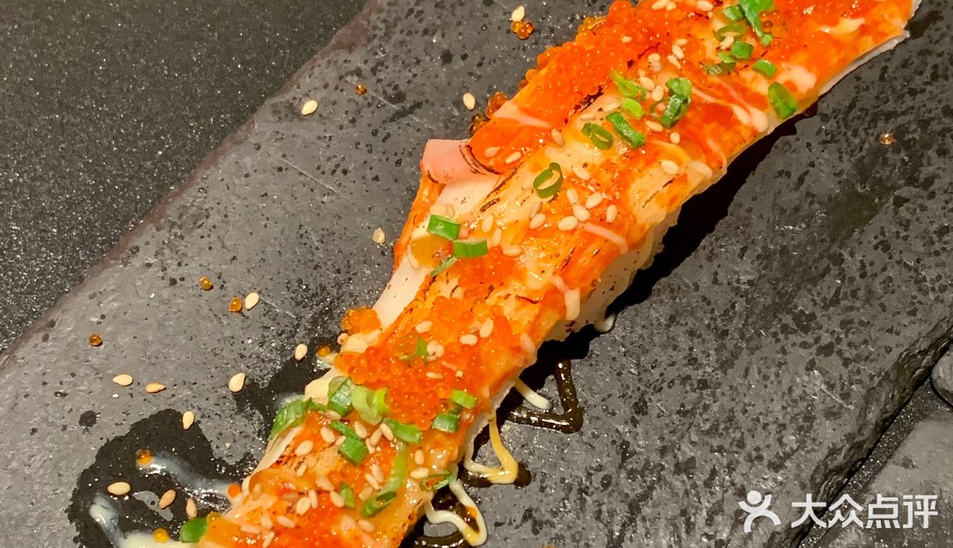 想了几天的脑花榴莲鹅肝寿司🍣昨晚上吃到了[调皮]