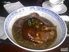 有名的万三蹄~-沈厅酒家(周庄店)