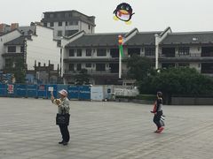 -巴陵广场