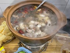 炭炉果鸡煲-威邵鸡煲(西华路总店)
