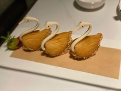 天鹅榴莲酥-领鲜天下·焗海鲜·花胶鸡(天目里店)