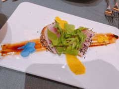 日本蓝鳍金枪鱼色拉配蒜香芝麻酱-YUE·6·西式融合餐厅(外滩六号店)