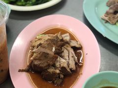 烤猪肉-红大哥水门鸡饭(總店)