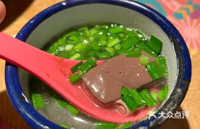Duck Blood Soup with Flat Vegetable (in Bowl)