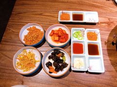 -明洞阿姨·韩式酱蟹烤肉·创意料理(三元桥店)