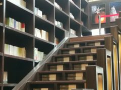 -钟书阁(松江泰晤士小镇店)