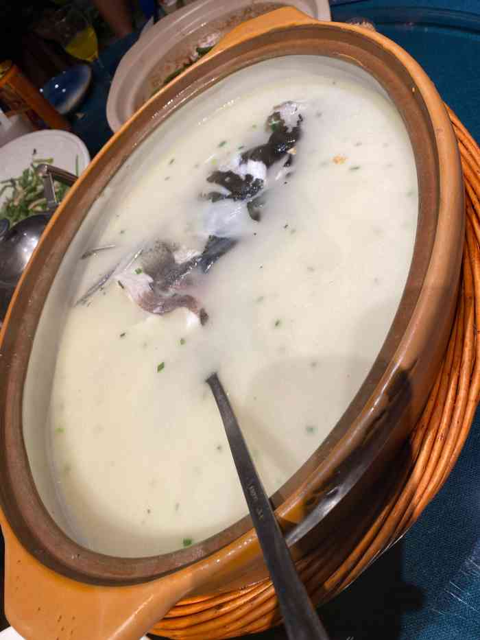 二十八里太湖船菜(吉祥路店)-"周边的环境不错,有个很大的停车场,有些