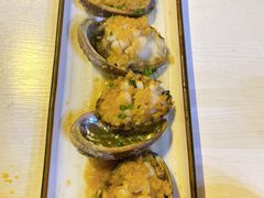 蒜蓉蒸鲍鱼-琼大师东方烤乳猪(亚特兰蒂斯店)
